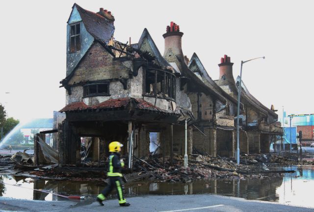 Βαριά ποινή σε άνδρα που παραδέχτηκε εμπρησμό στις ταραχές του Λονδίνου